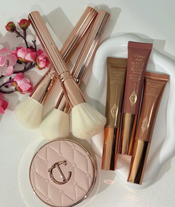 Charlotte Tilbury Жидкий контур с мерцанием