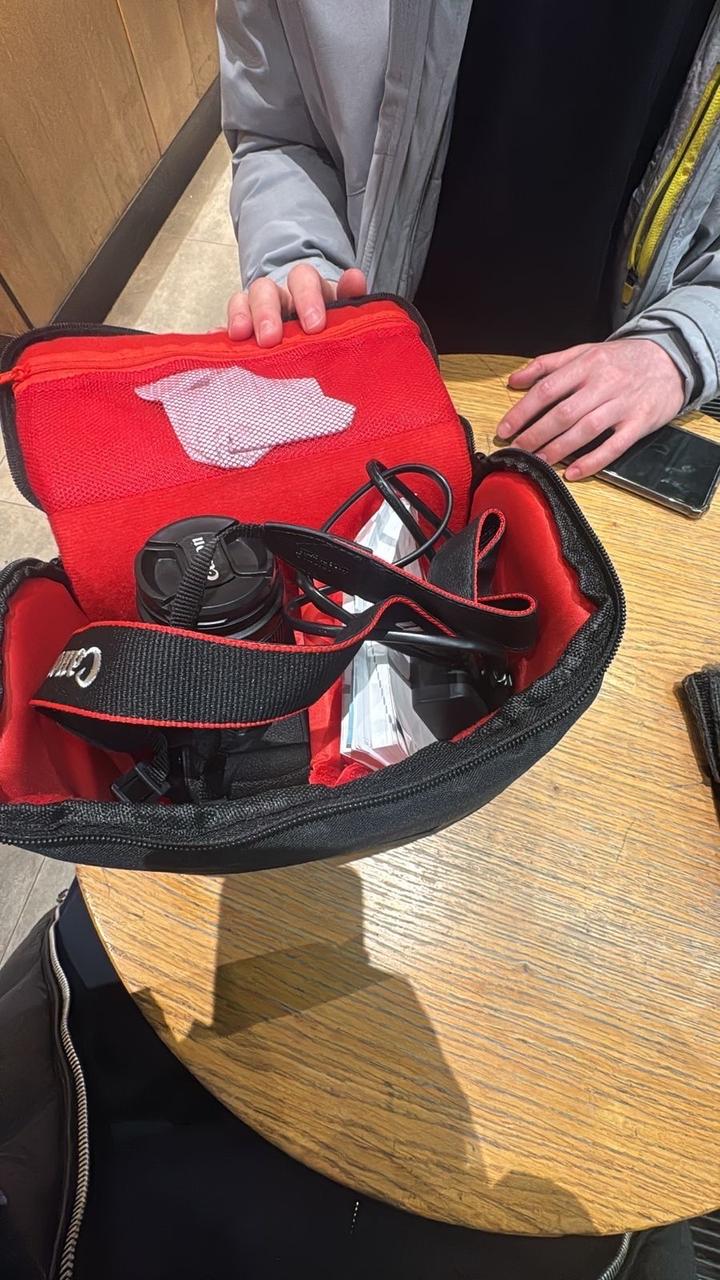 Фотоаппарат Canon EOS 2000D