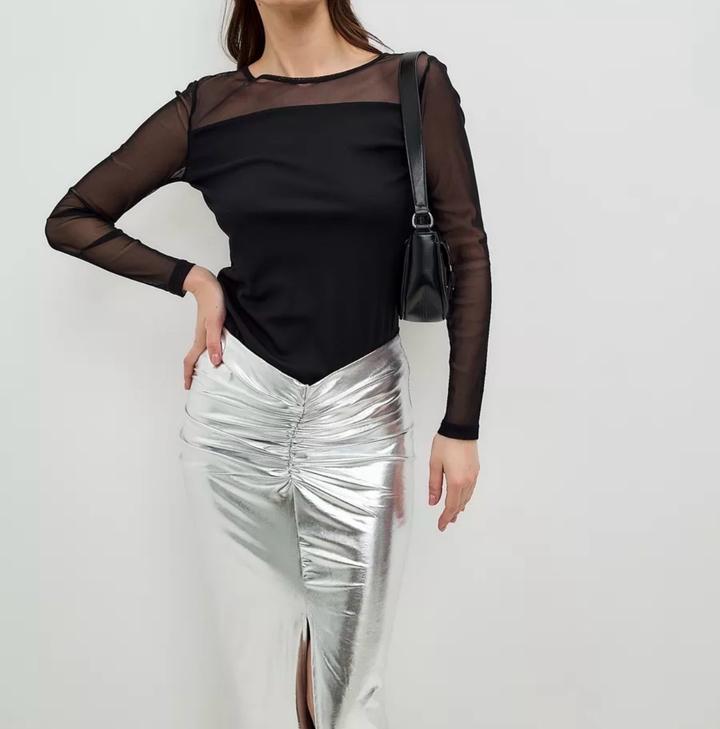 Черный лонгслив в сетку с длинным рукаом