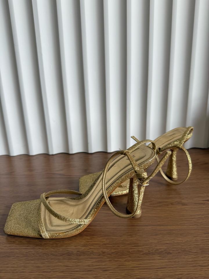 Босоножки Zara