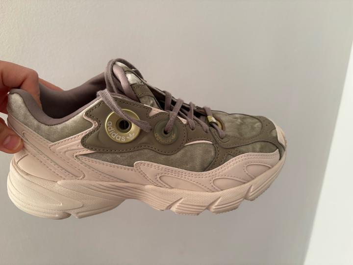 Кроссовки Adidas