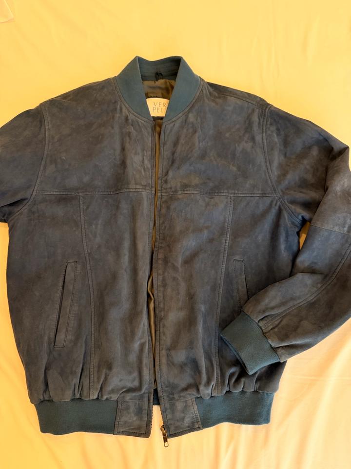 Бомбер из натуральной замши