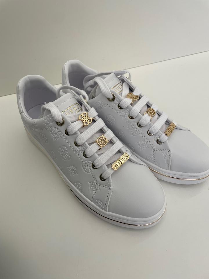 Белые кеды guess