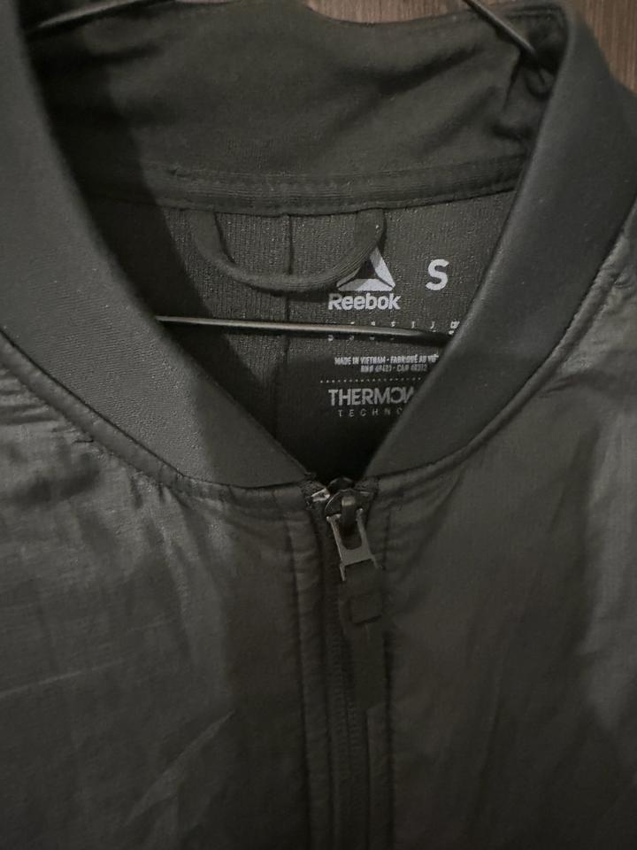 Курточка от Reebok s