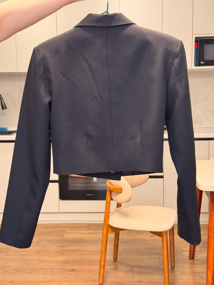 Короткий классический пиджак