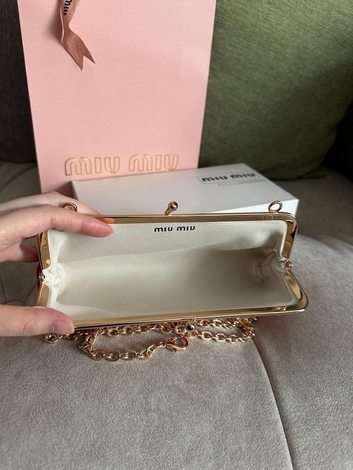 Сумочка от Miu Miu Beauty