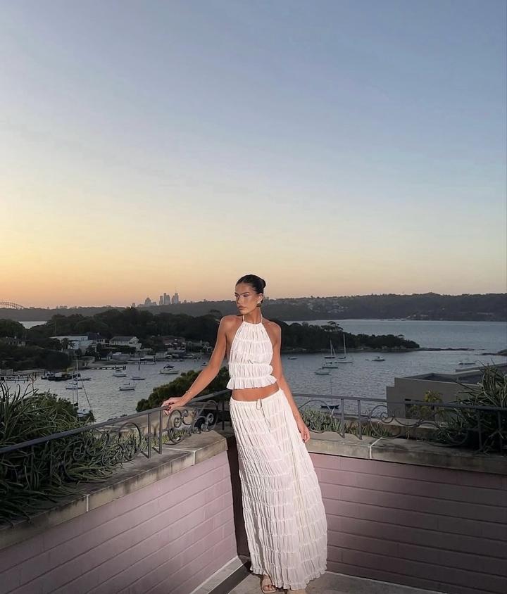 Платье белое трендовое