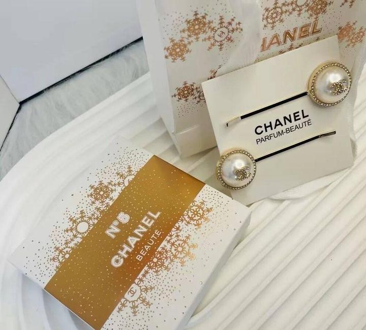 Невидимки для волос Chanel