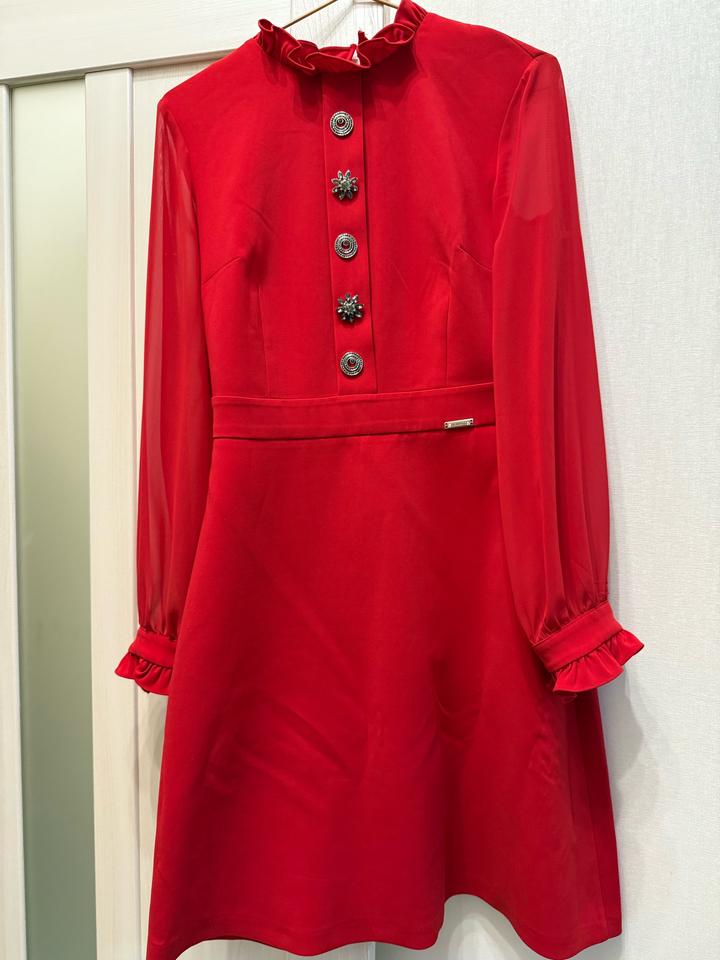 Красное платье от White off