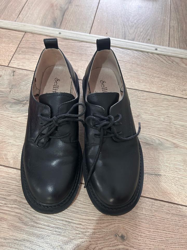 Ботинки 34-размер но подходит для 35