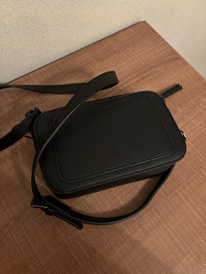 Продам сумку KARL LAGERFELD черного цвета.