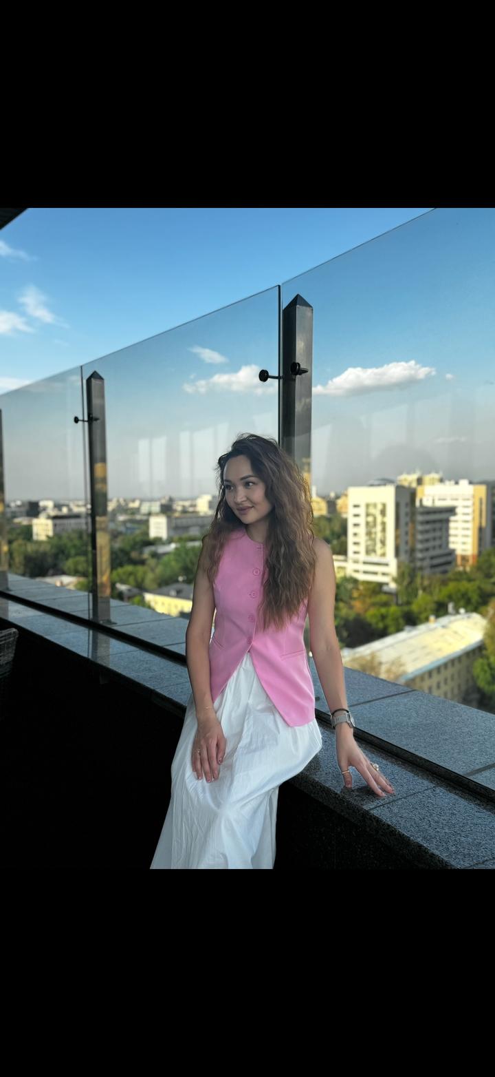 Розовый жилет