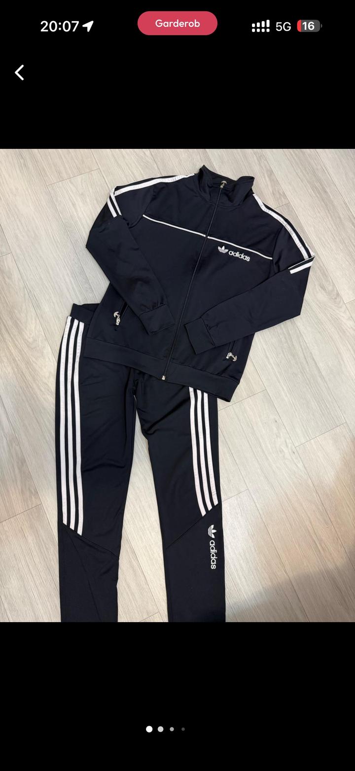 Спортивный костюм