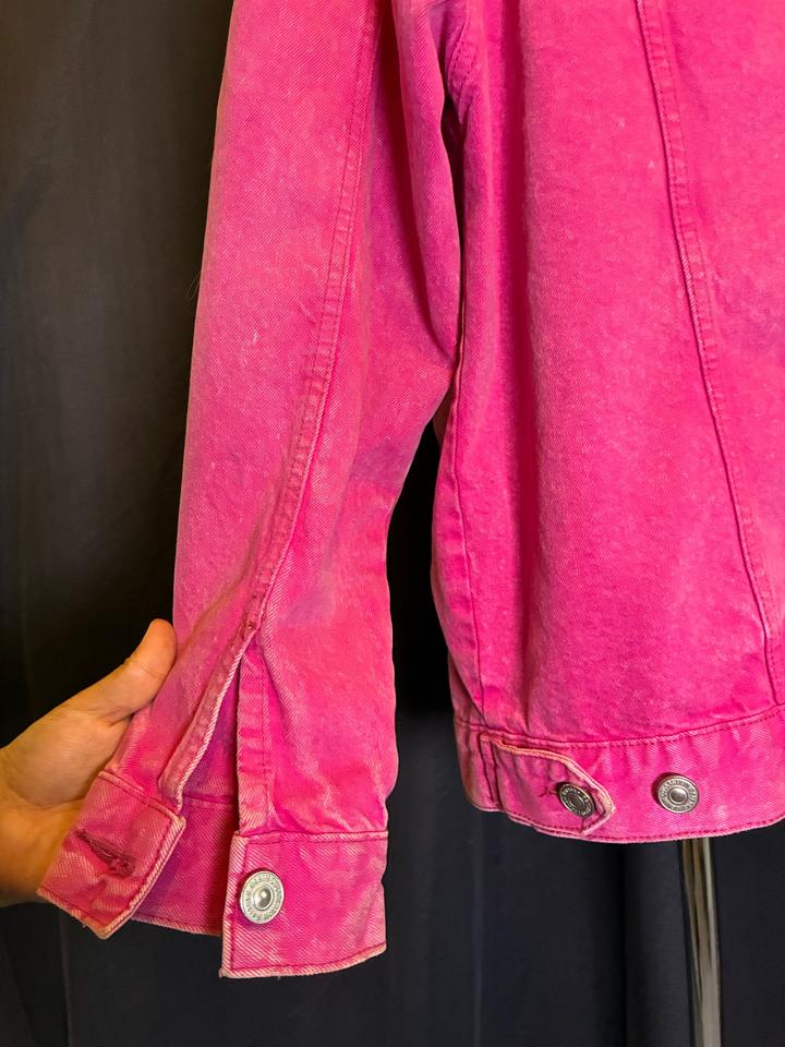 Розовая джинсовка Bershka