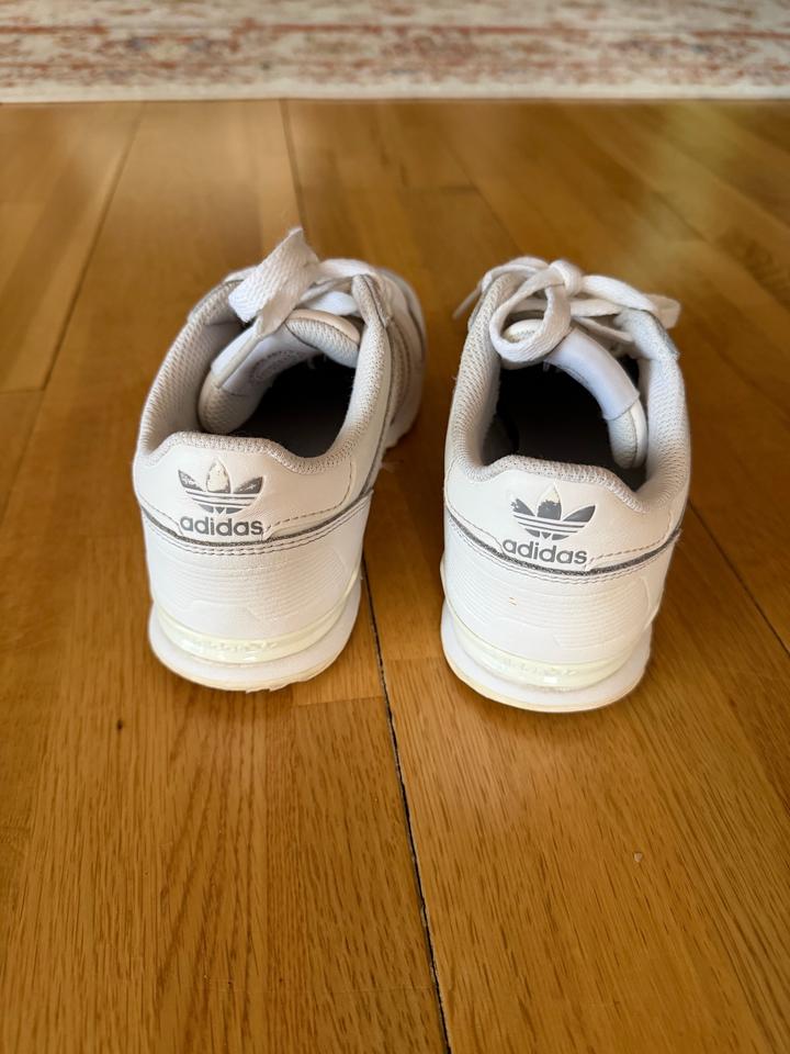 Кроссовки Adidas