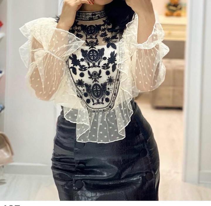Блузка фатиновая с вышивкой