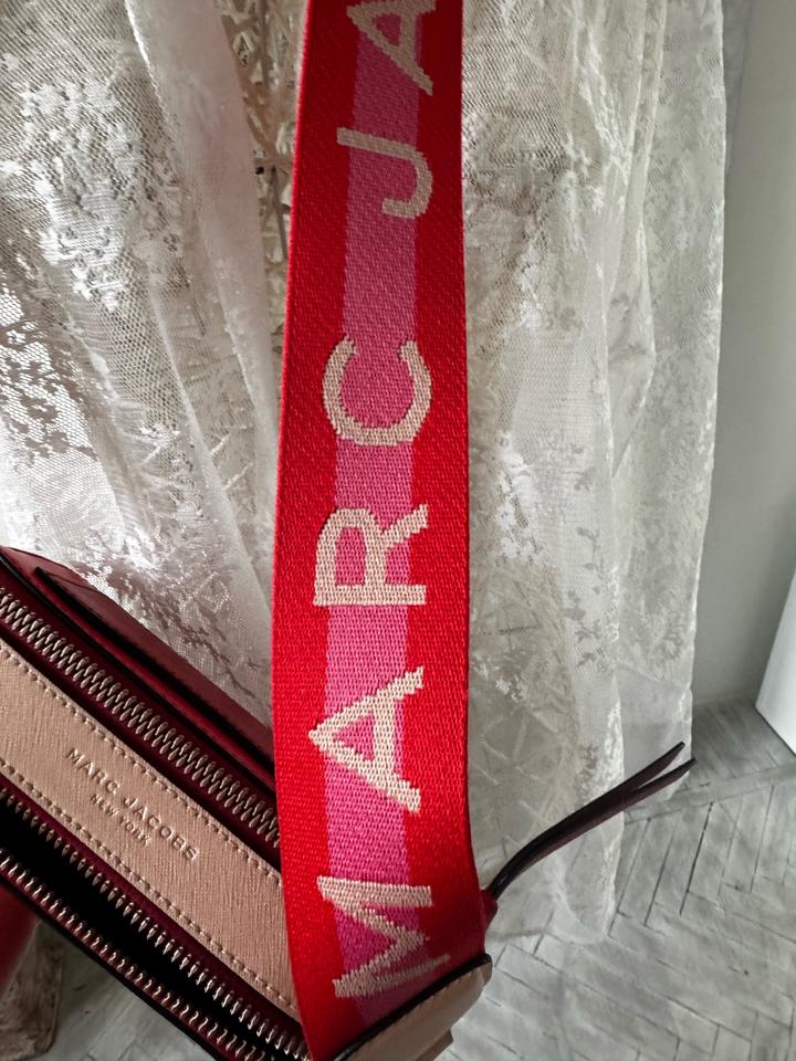 Сумка Marc Jacobs Snapshot — statement в красном