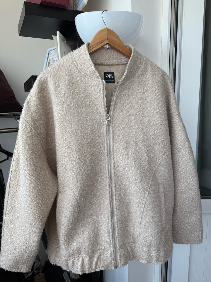 Бомбер бежевый Zara
