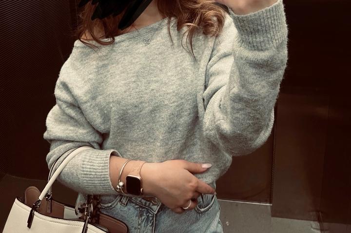 свитер серый