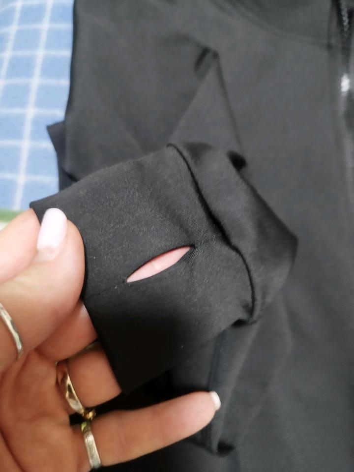 Спортивная укороченная кофточка