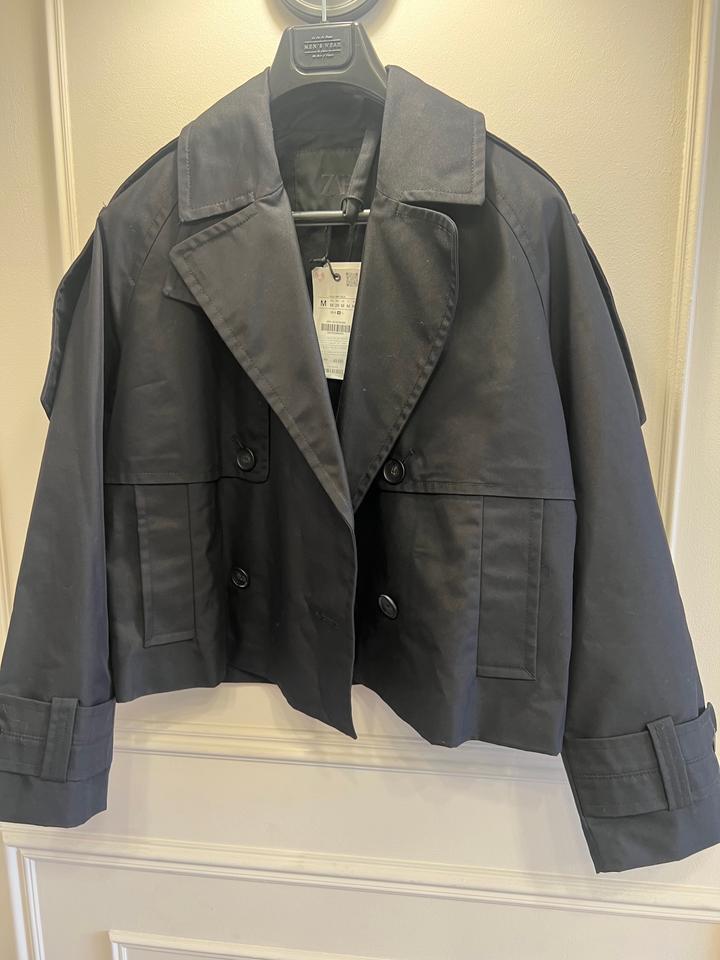 Новый базовый тренч Zara