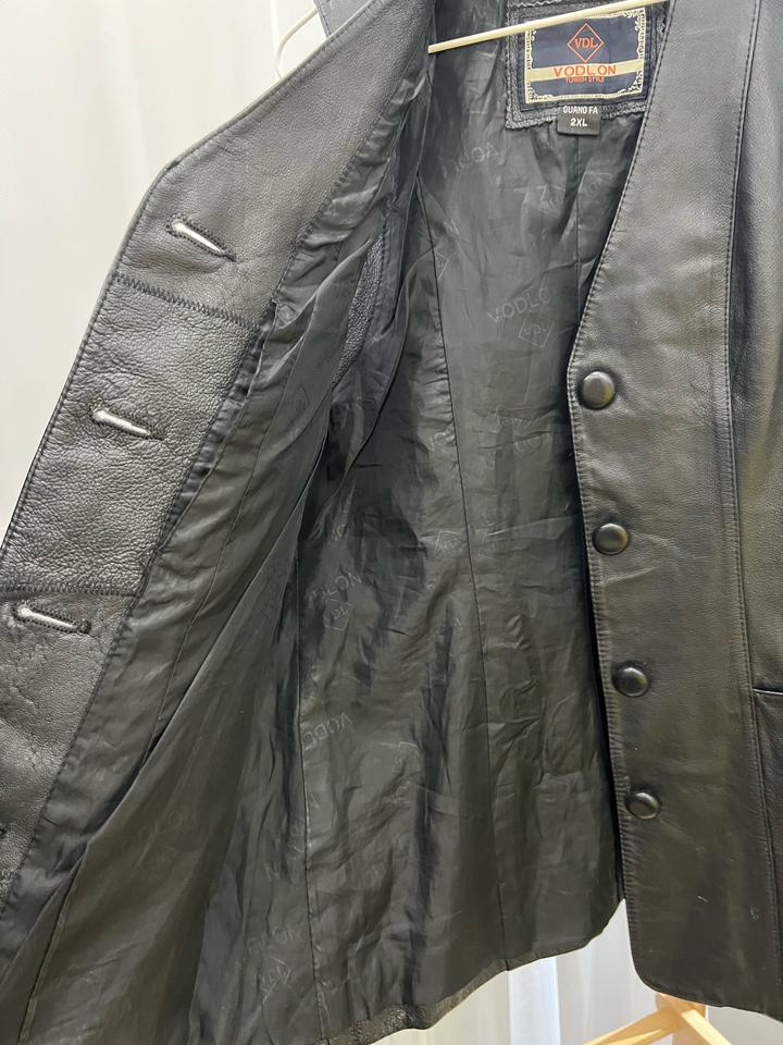 Кожаная винтажная жилетка