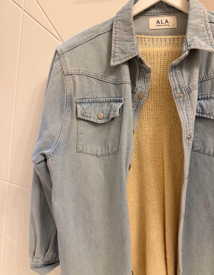 Джинсовая рубашка женская