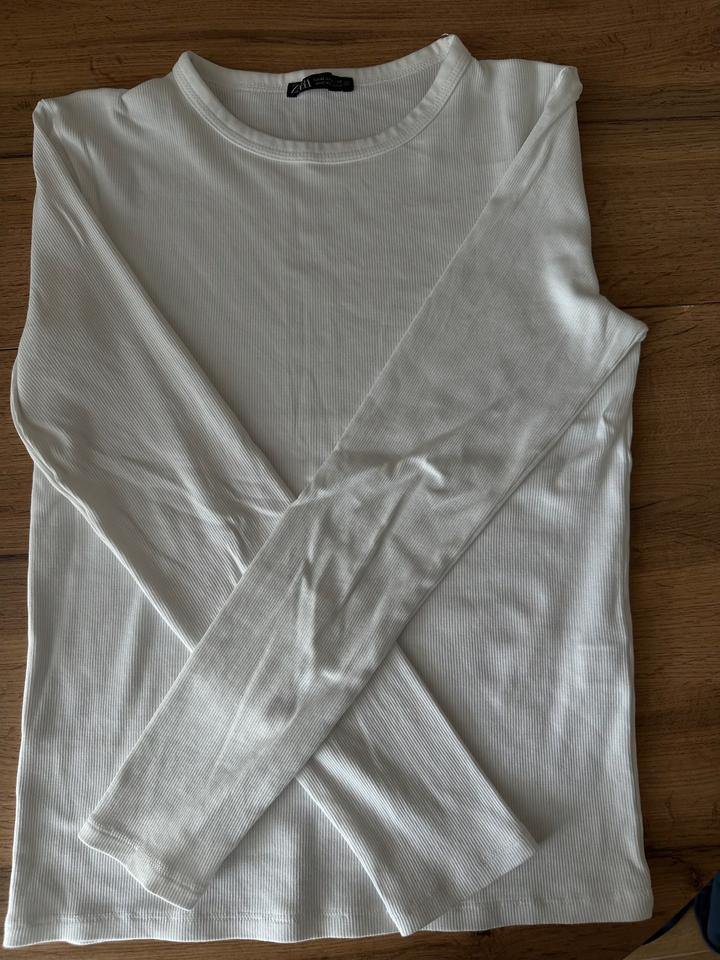 Белая кофта базаовая