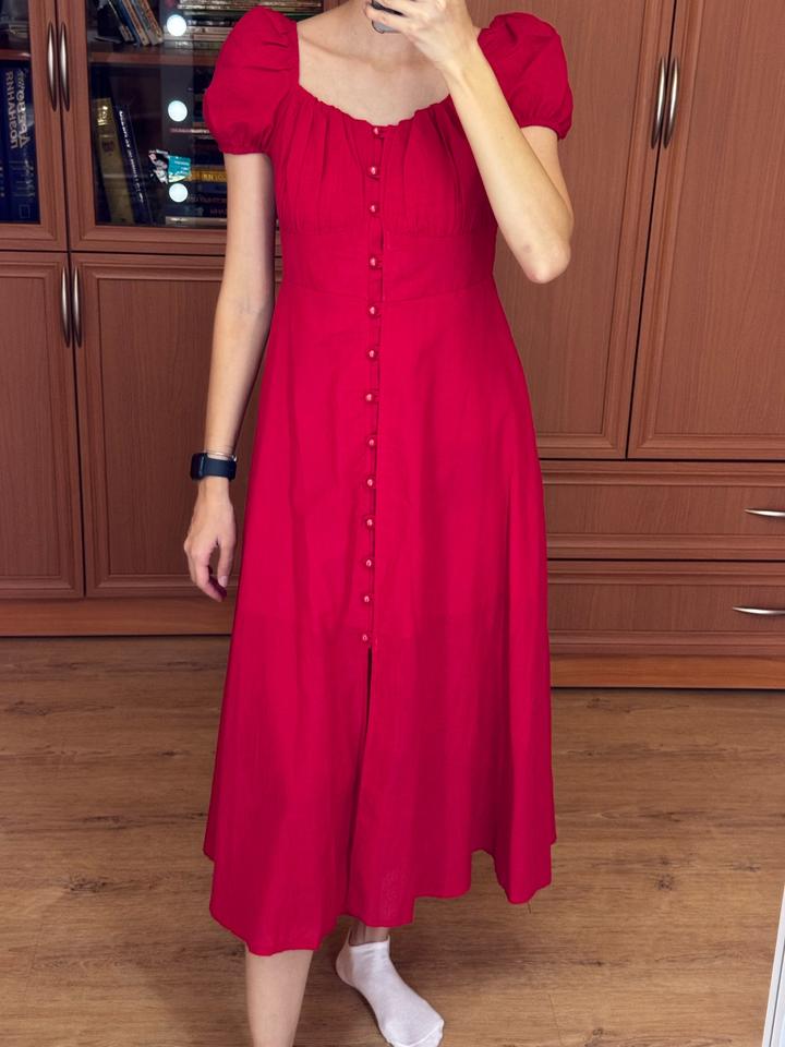 Красное платье изо льна