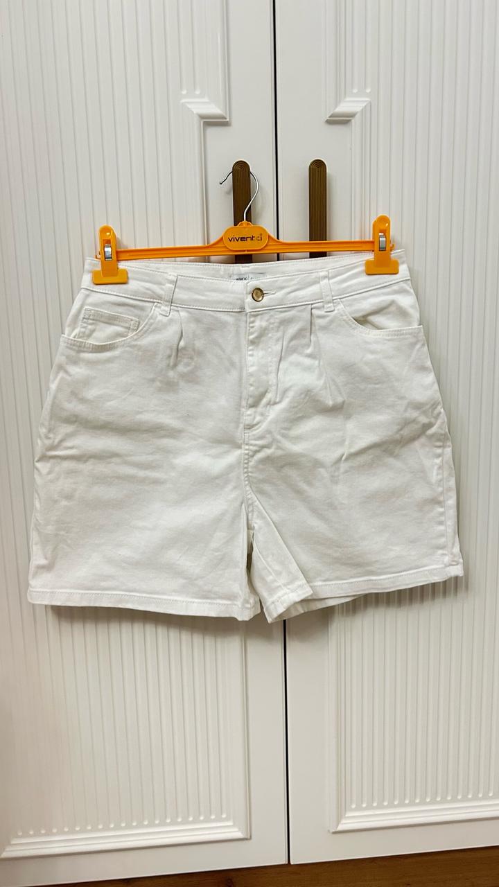 Белые шорты