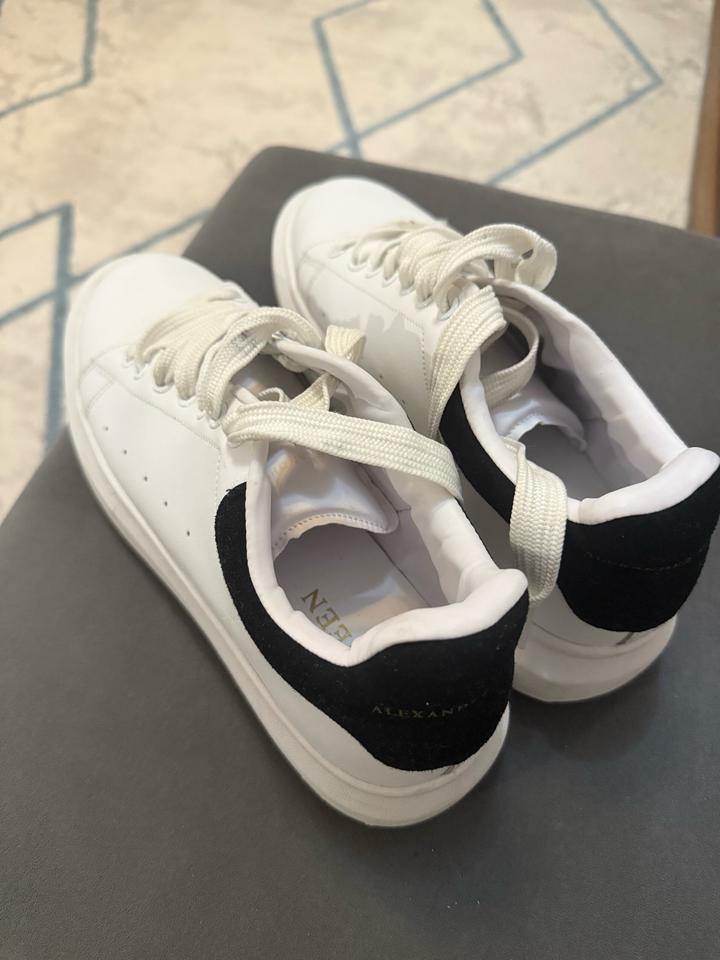 Белые кеды Alexander Mcqueen
