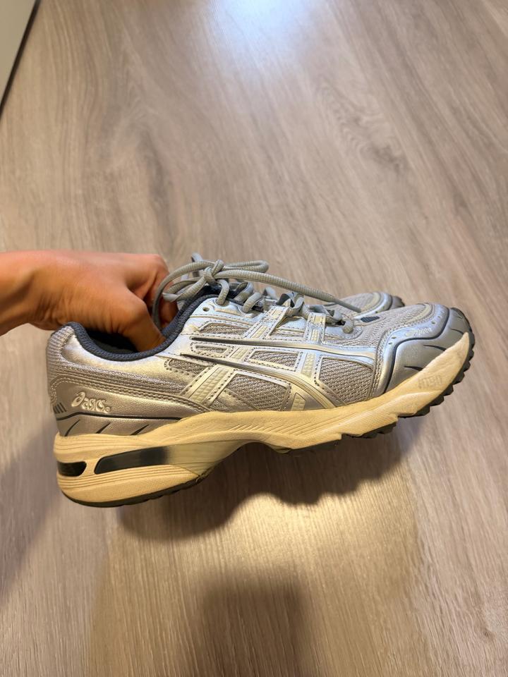 Кроссовки asics