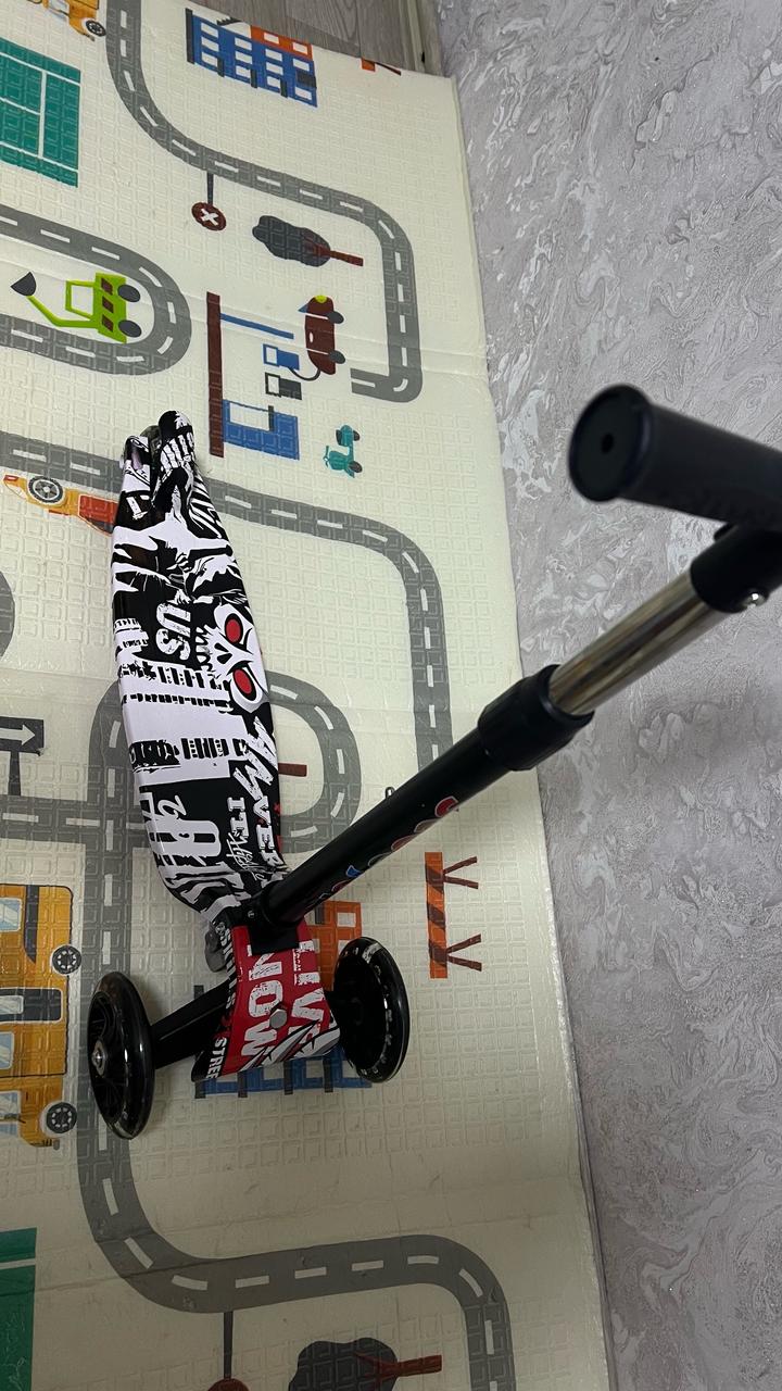 Продам НОВЫЙ самокат(нам подарили, но у нас есть свой) цена:4500тг