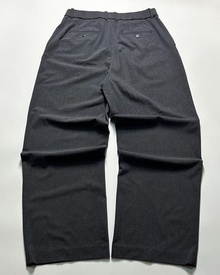 dark grey loose pants by Uniqlo | soprano style