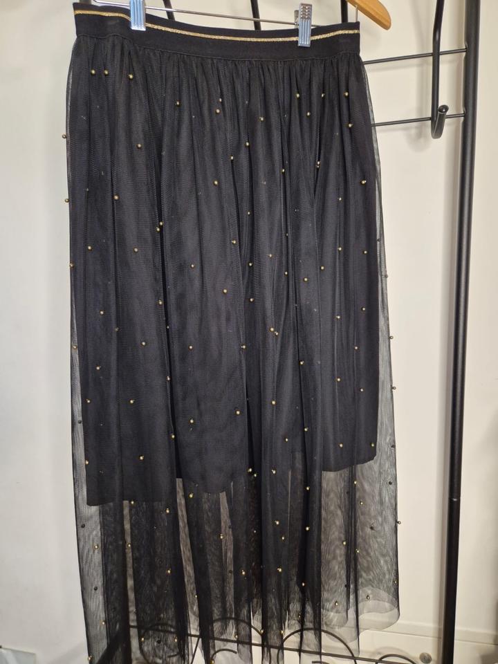 Элегантная юбка из воздушной сетки с деликатным декором