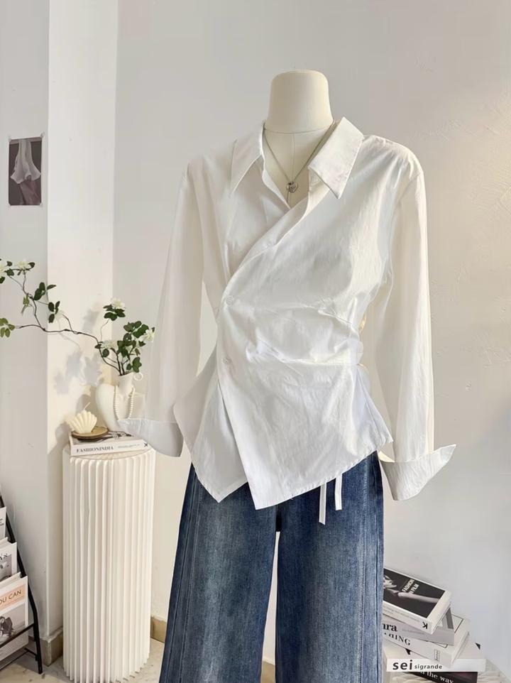 Белая рубашка с длинным рукавом