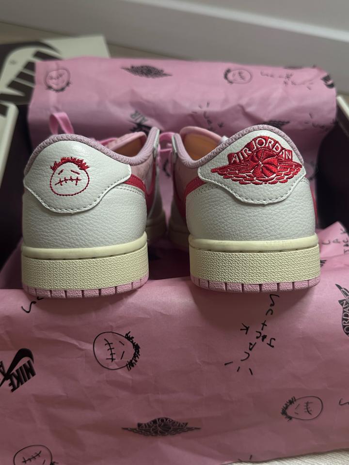 Кроссовки Travis Scott x Air Jordan 1 Low OG 'Shy Pink