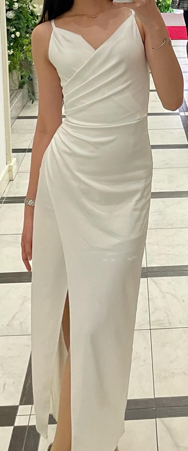 Белое коктейльное платье