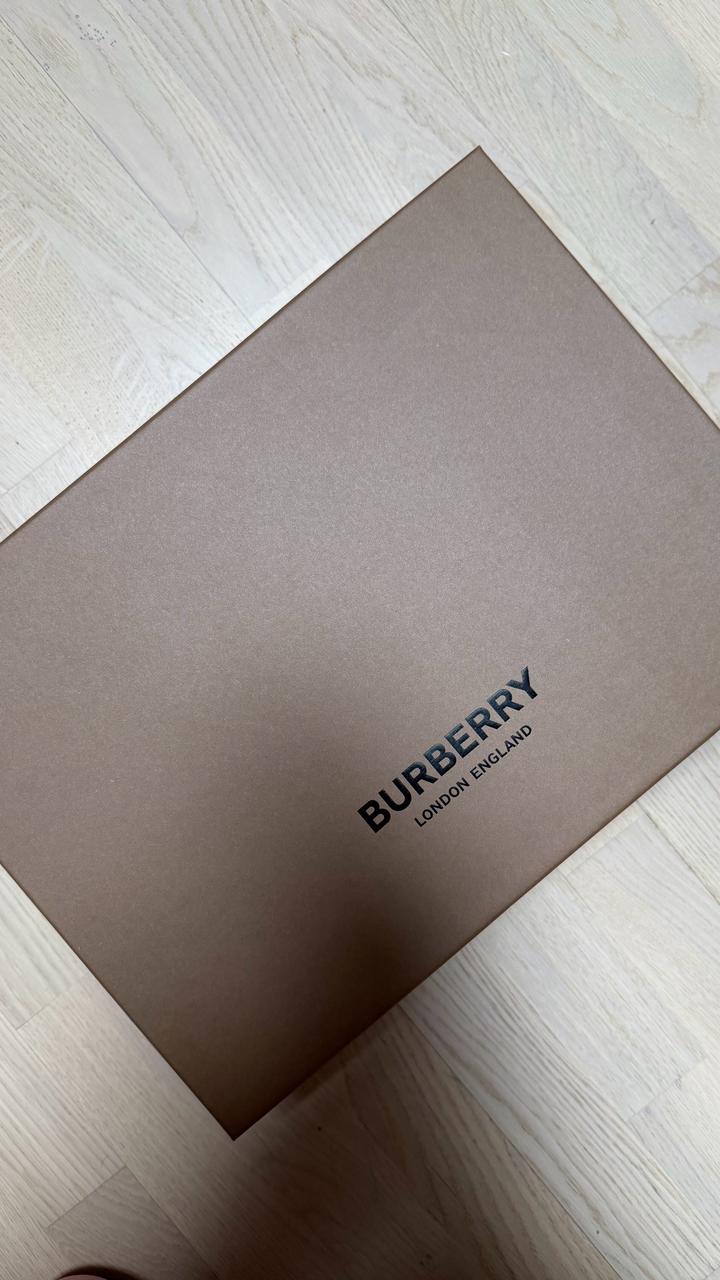 Кроссовки женские Burberry 37 Р