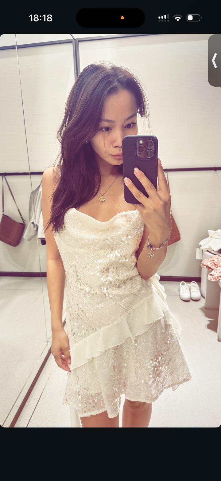 Белое платье с паетками Zara