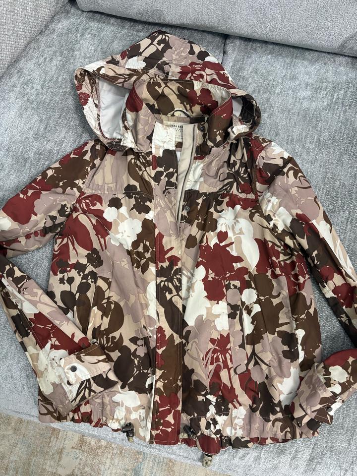 Легкая курточка