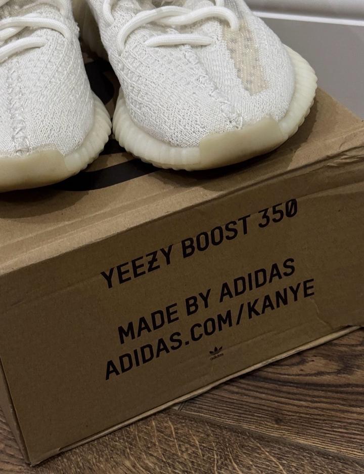 Кроссовки yezzy Adidas