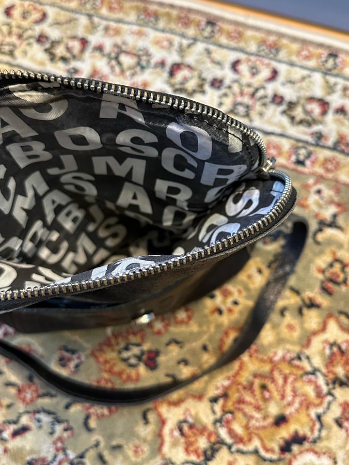 Черная кожаная сумка от Marc Jacobs