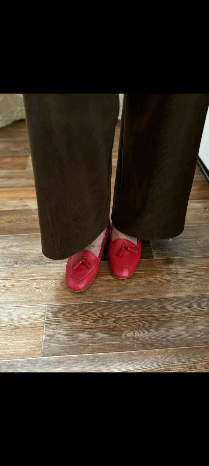 Балетки кожаные,в отличном качестве и состоянии, в трендовом цвете