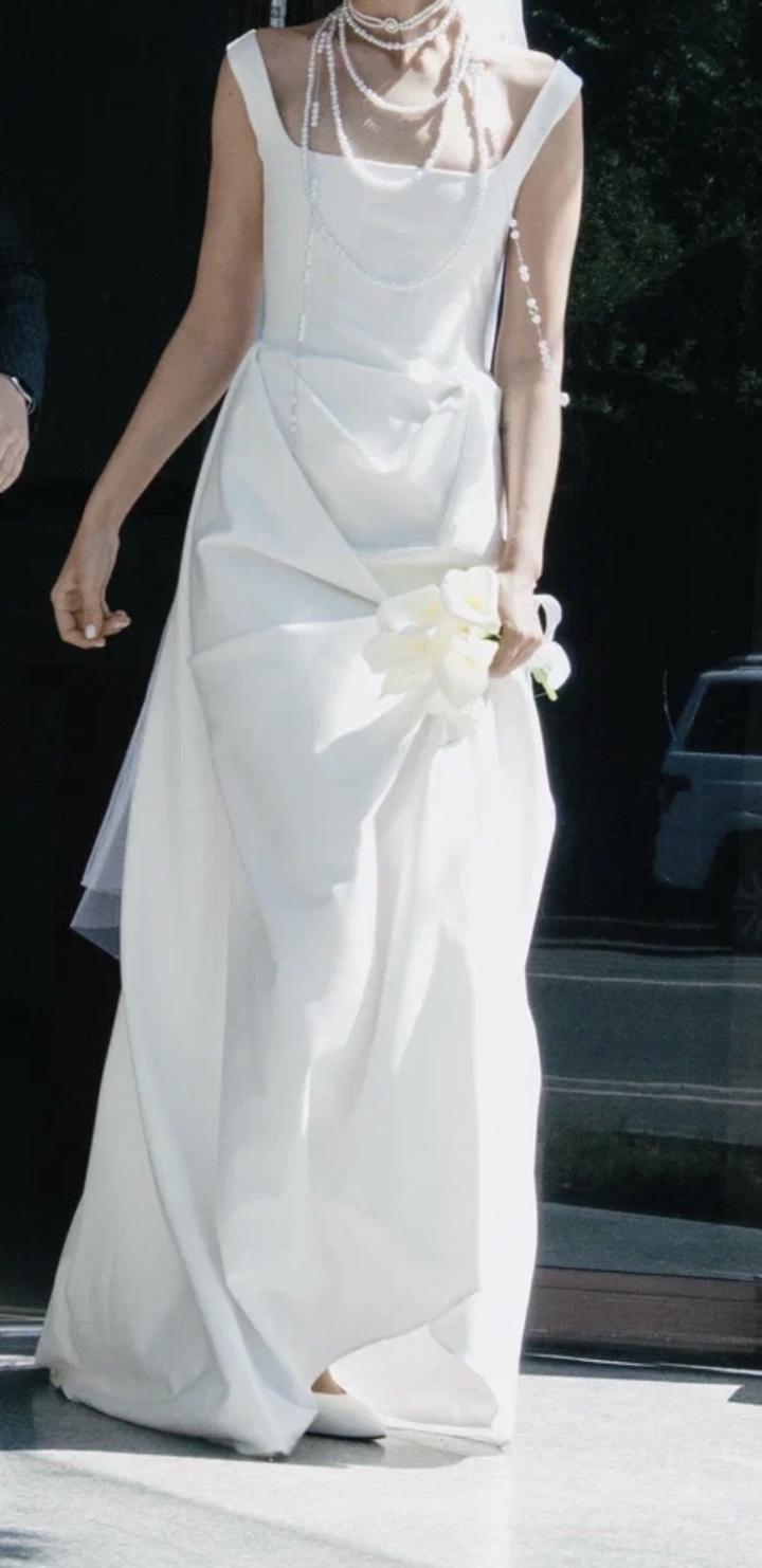 Белое платье