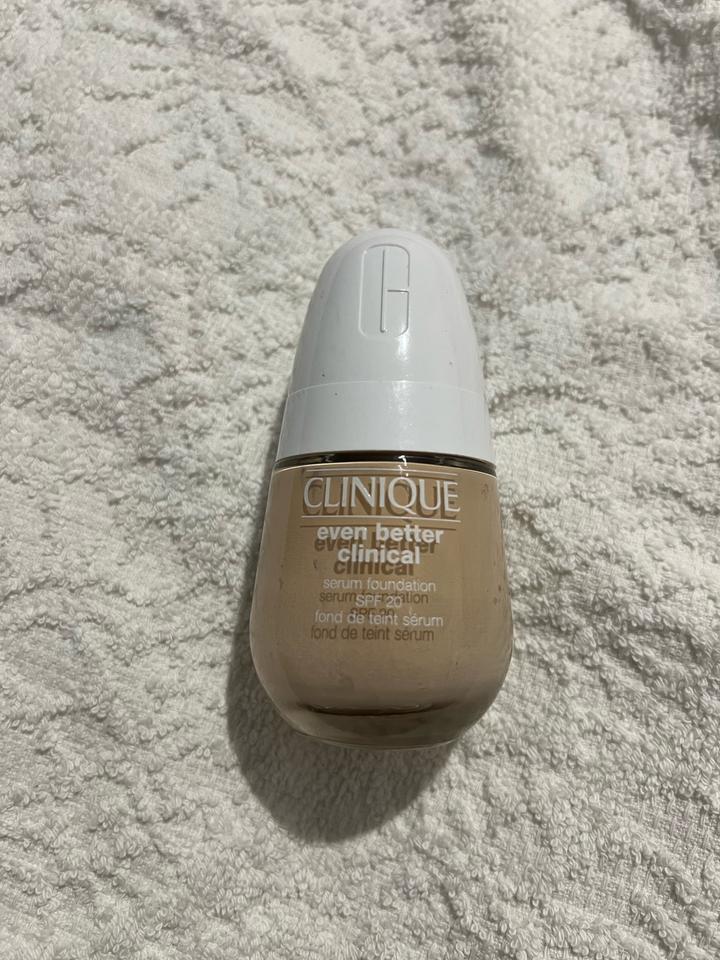 Clinique Even Better Clinical Serum Foundation SPF 20 в оттенке WN 01 Flax.