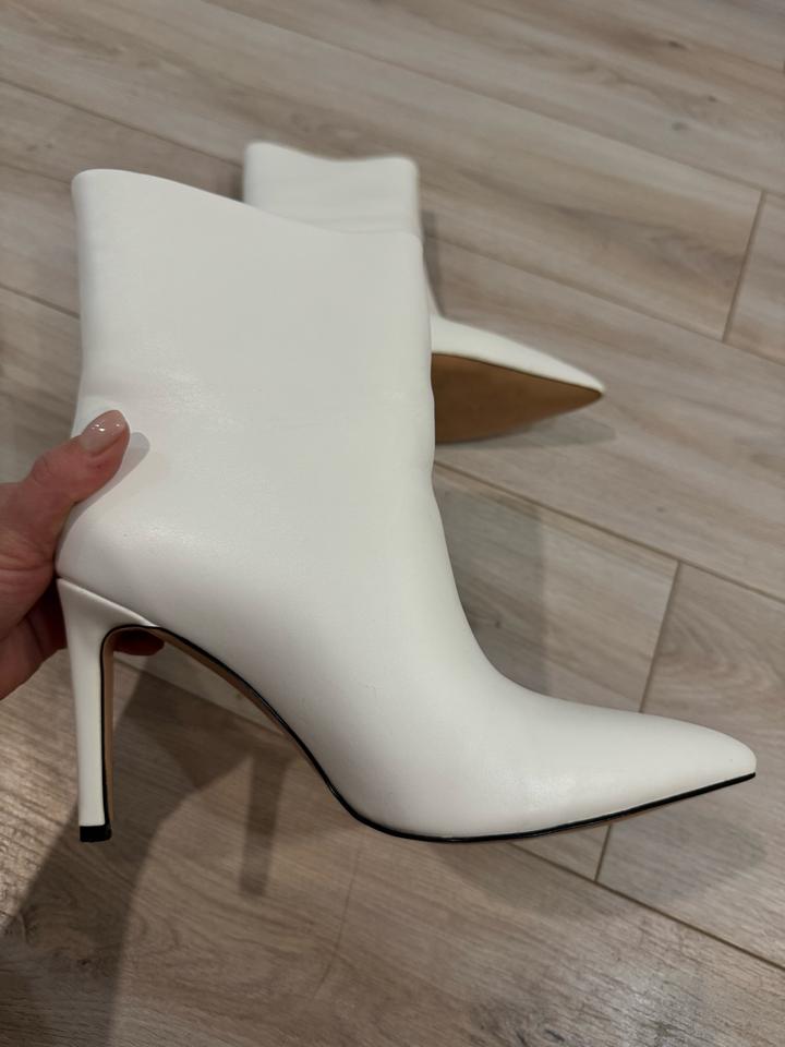 Ботильоны белые