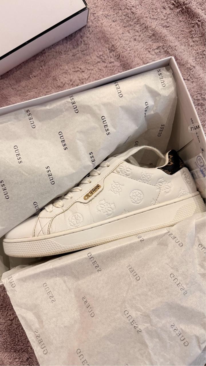Белые кеды GUESS, оригинал, размер 38