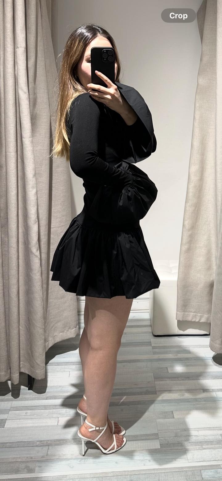 Платье с расклешенными манжетами