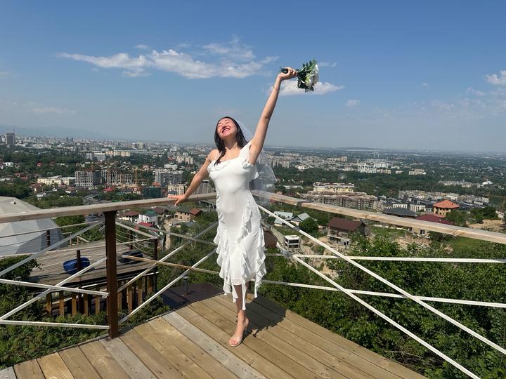 Белое платье шифоновое